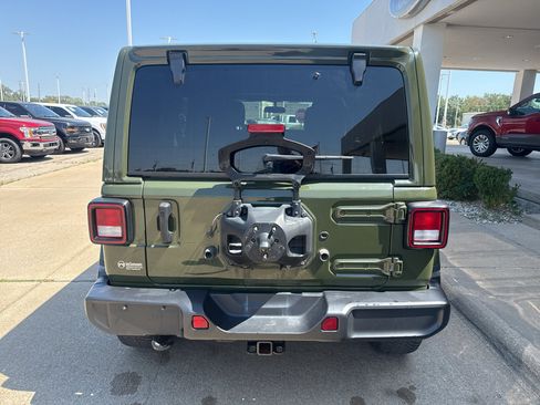 Used 2021 Jeep Wrangler Unlimited Sahara AWD/4WD image 7