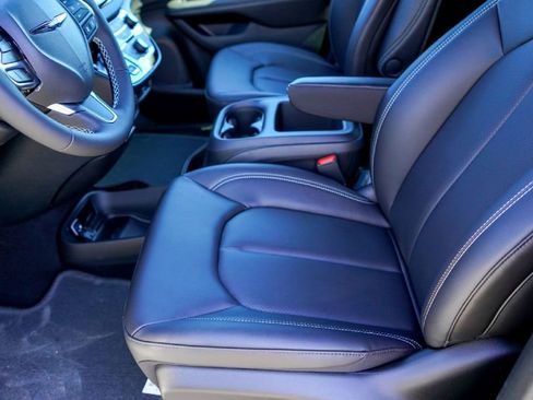New 2026 Chrysler Voyager LX image 9