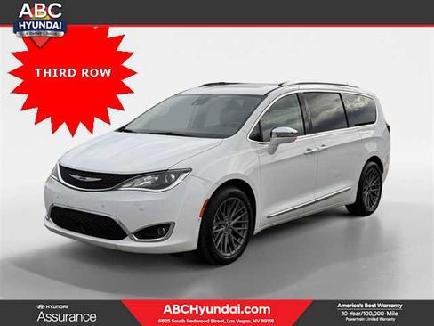 Used 2017 Chrysler Pacifica Limited w/ UConnect Theater Package image 1