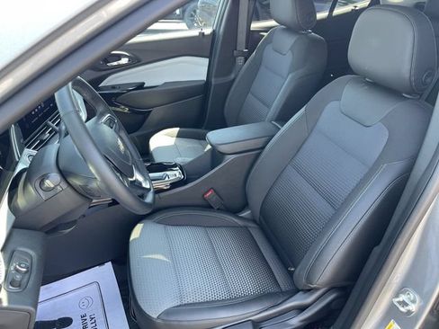 Used 2024 Chevrolet Trax LT w/ Driver Confidence Package FWD image 11