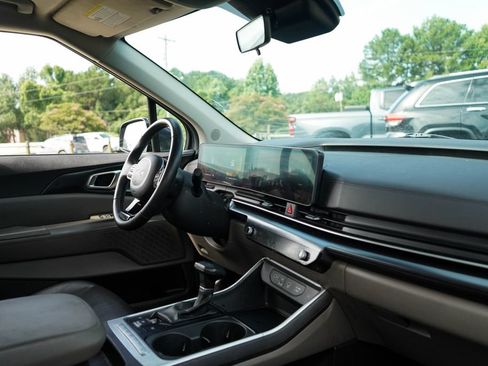 Used 2025 Kia Carnival FWD image 14