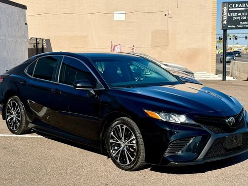 Used 2019 Toyota Camry SE FWD image 9