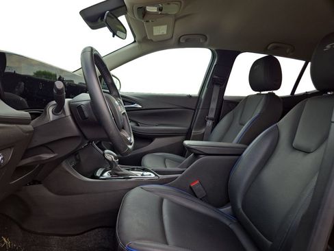 Used 2025 Buick Encore GX Sport Touring FWD image 8