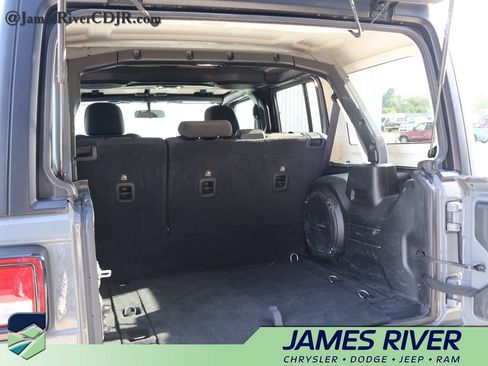 Used 2023 Jeep Wrangler Unlimited w/ Cold Weather Group AWD/4WD image 15