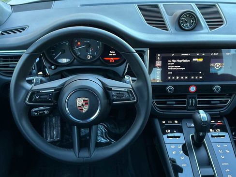 Certified 2024 Porsche Macan image 15