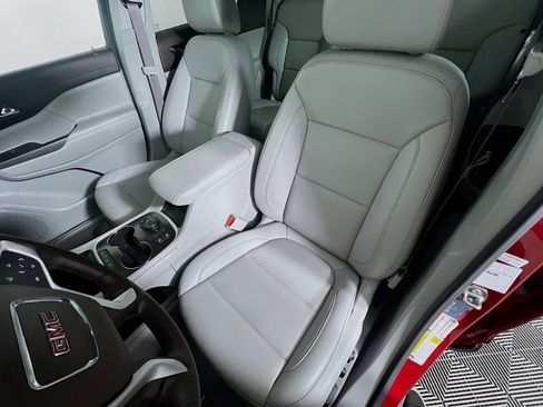 Used 2023 GMC Acadia SLT image 21