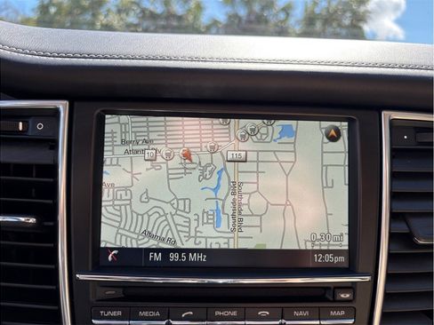 Used 2014 Porsche Panamera 4S image 31