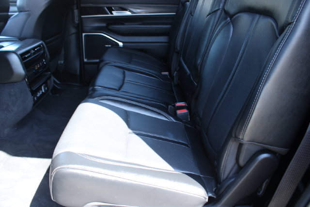 Used 2024 Jeep Wagoneer L Series II w/ Flexible Seating Group AWD/4WD image 42