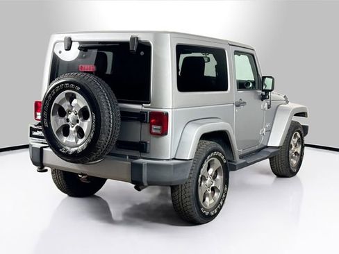 Used 2018 Jeep Wrangler Sahara w/ Connectivity Group AWD/4WD image 24