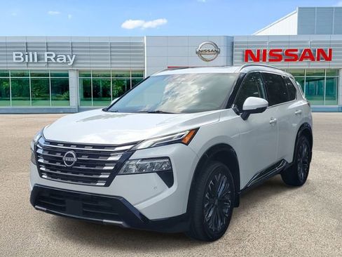 Used 2025 Nissan Rogue Platinum FWD image 2