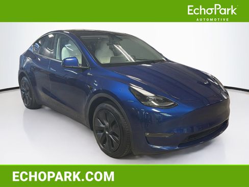 Used 2024 Tesla Model Y Long Range AWD/4WD image 1