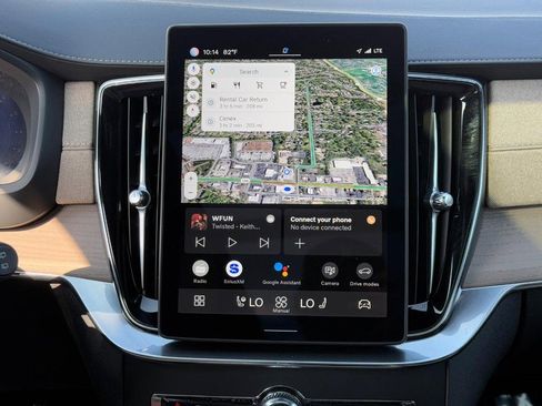 Certified 2025 Volvo XC90 B6 Plus image 14