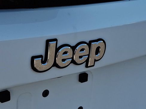 Used 2023 Jeep Renegade Latitude w/ Premium Group AWD/4WD image 32