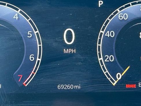 Used 2023 Jeep Grand Cherokee Laredo AWD/4WD image 22