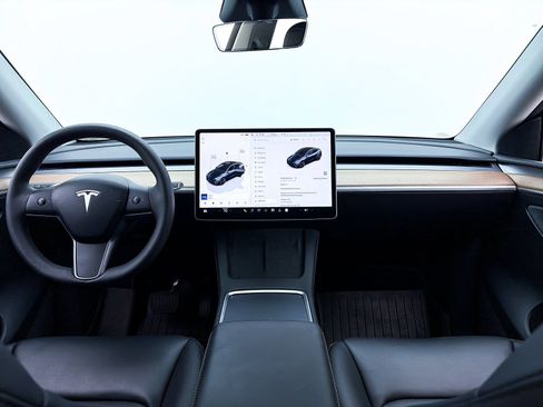 Used 2024 Tesla Model Y Long Range image 26