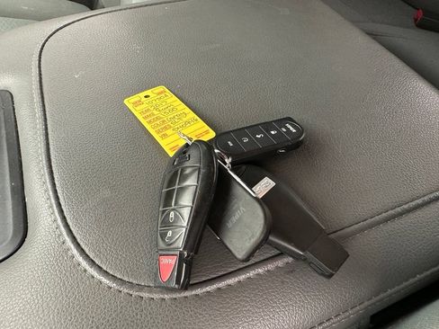 Used 2017 RAM 1500 Classic SLT AWD/4WD image 8
