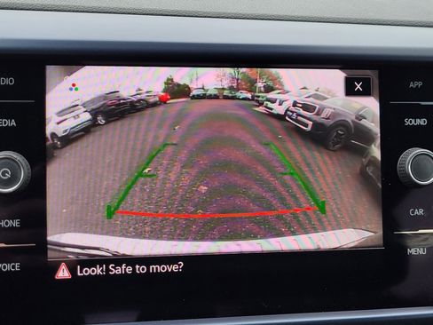 Used 2022 Volkswagen Taos SE w/ Panoramic Sunroof Package image 24