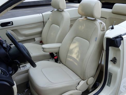 Used 2008 Volkswagen Beetle SE FWD image 59