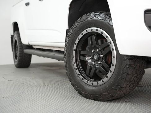 Used 2017 GMC Canyon 2WD Crew Cab w/ Convenience Package image 16