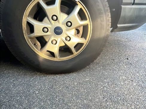 Used 2015 Ford Transit 250 Medium Roof image 21