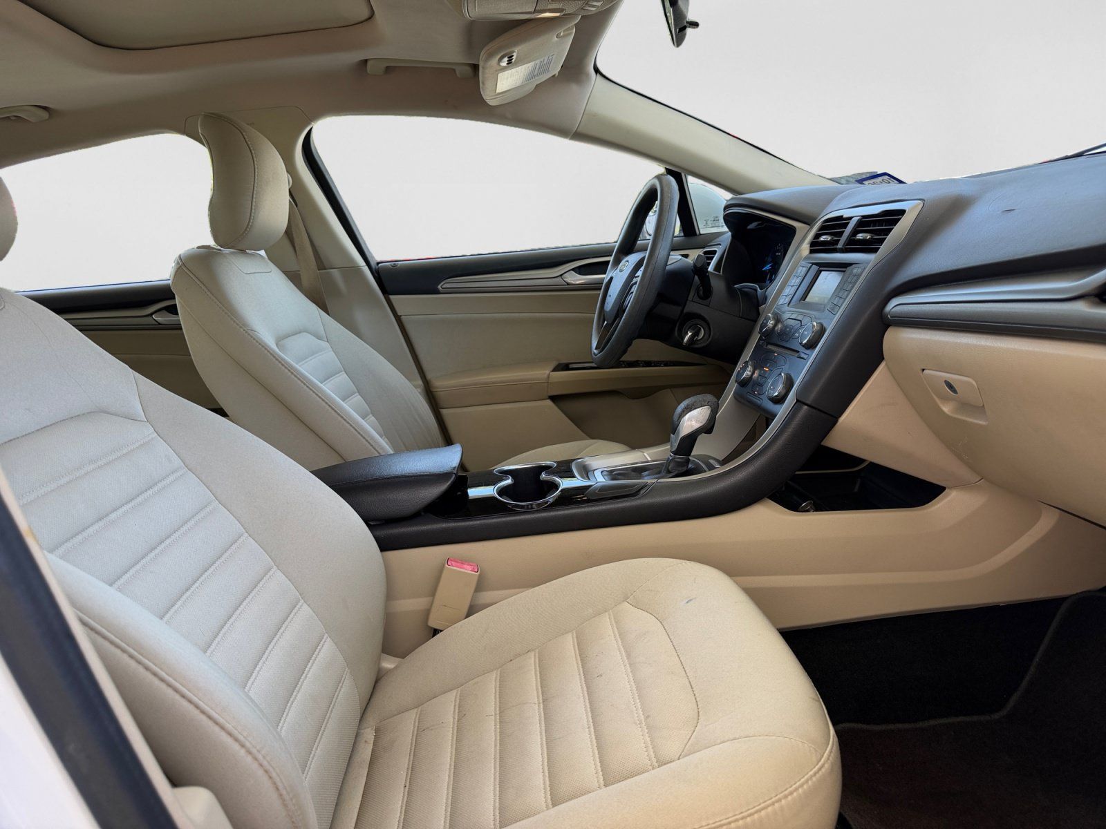 Used 2015 Ford Fusion SE FWD image 16