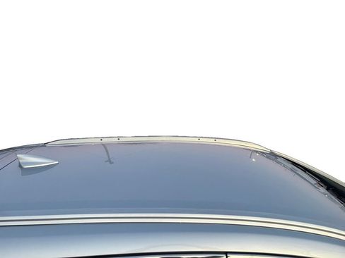 Used 2019 Chevrolet Bolt Premier w/ Infotainment Package image 26