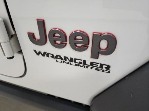 Used 2022 Jeep Wrangler Unlimited Rubicon w/ LED Lighting Group AWD/4WD image 14