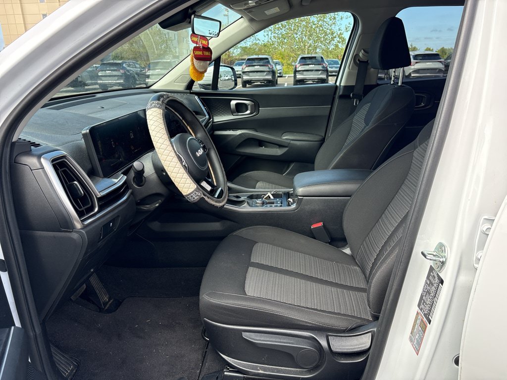 Used 2024 Kia Sorento LX FWD image 18
