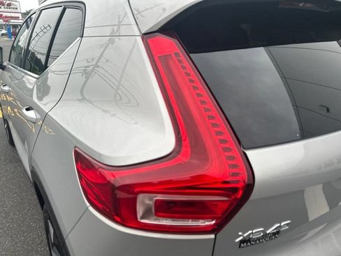 Certified 2025 Volvo XC40 B5 Plus AWD/4WD image 10