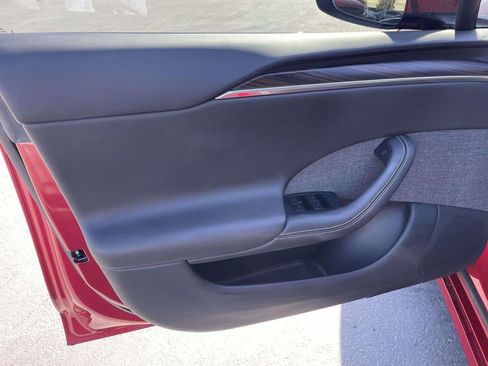 Used 2024 Tesla Model S image 18