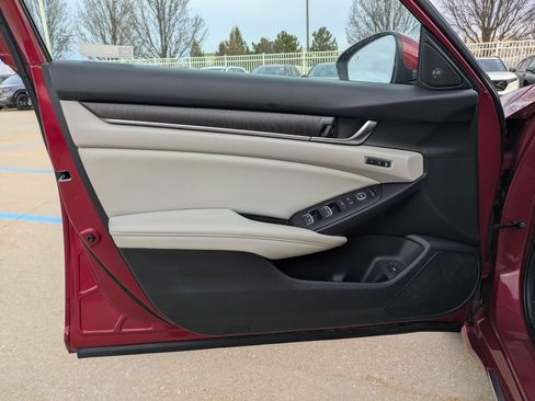 Certified 2018 Honda Accord EX-L image 12