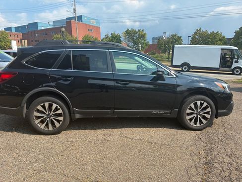 Used 2016 Subaru Outback 2.5i Limited AWD/4WD image 6