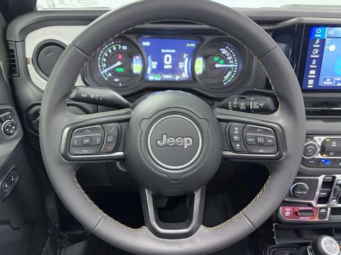 Used 2024 Jeep Wrangler Unlimited AWD/4WD image 19