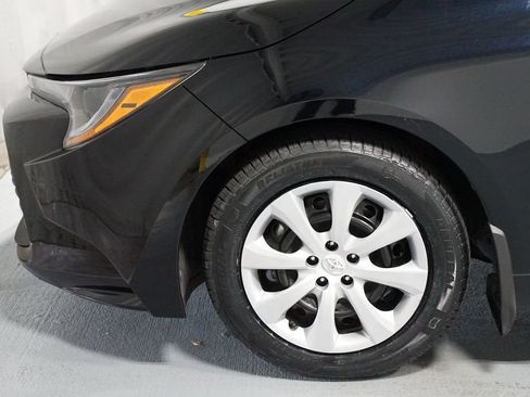 Certified 2025 Toyota Corolla LE FWD image 5