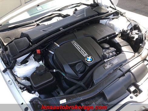 Used 2013 BMW 335i Convertible image 23