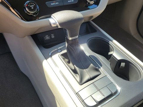 Used 2018 Kia Sedona L FWD image 27