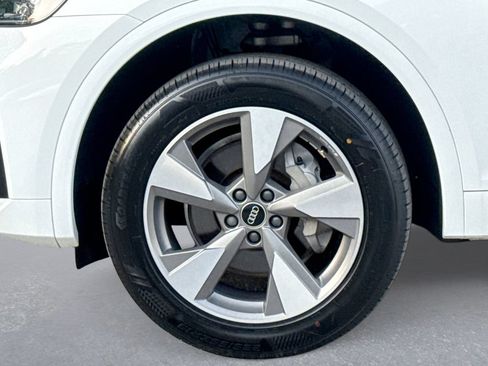 Used 2023 Audi Q5 2.0T Premium w/ Convenience Package AWD/4WD image 19
