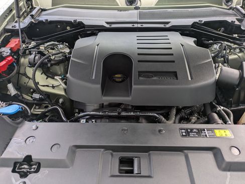 Used 2023 Land Rover Defender 110 X-Dynamic SE image 33