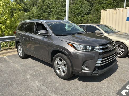 Used 2018 Toyota Highlander Limited FWD image 5