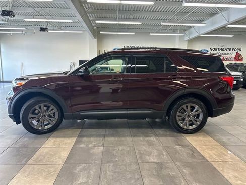 Used 2022 Ford Explorer XLT w/ Equipment Group 202A AWD/4WD image 18
