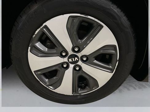 Used 2017 Kia Niro EX FWD image 17