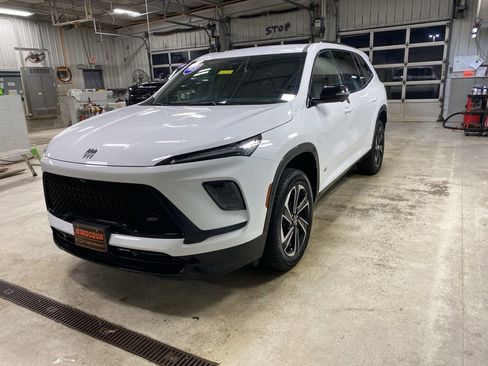 Certified 2025 Buick Enclave Sport Touring image 7