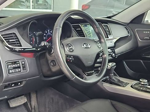 Used 2017 Kia K900 Premium RWD image 11