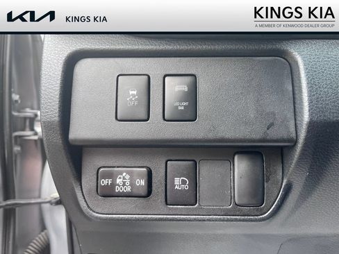 Used 2020 Toyota Tacoma SR AWD/4WD image 11