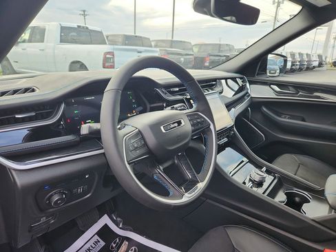 New 2024 Jeep Grand Cherokee Trailhawk image 9