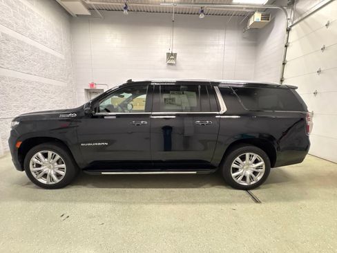 Used 2023 Chevrolet Suburban High Country AWD/4WD image 7