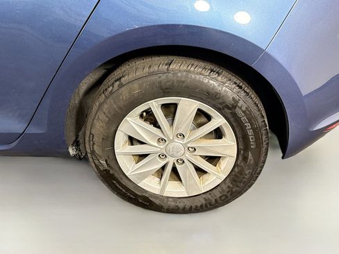 Used 2017 Volkswagen Golf S image 36