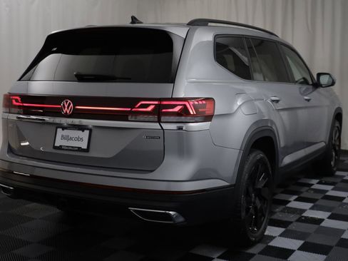 Used 2025 Volkswagen Atlas SE w/ Black Wheel Package image 15