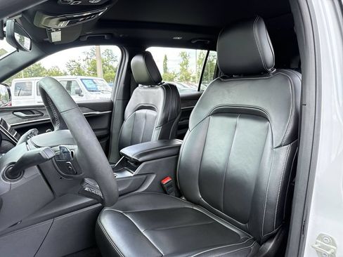 Used 2024 Jeep Grand Cherokee L Limited w/ Black Appearance Package AWD/4WD image 13