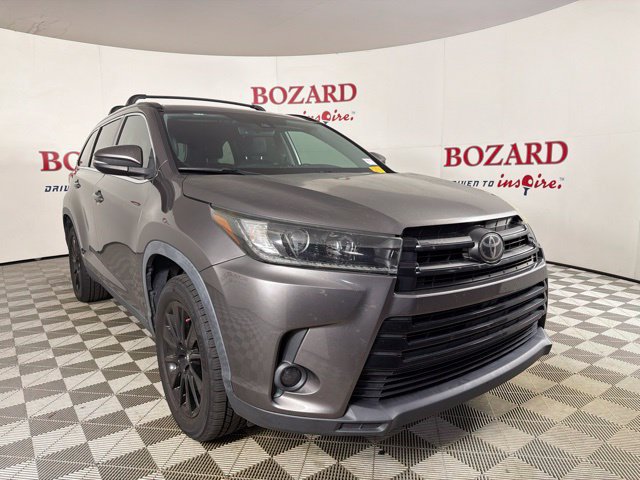 Used 2019 Toyota Highlander SE FWD image 1